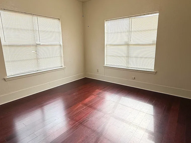 2137 Avenue E — Photo 5
