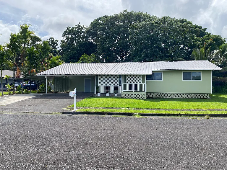 This is 1594 Kaunala Place