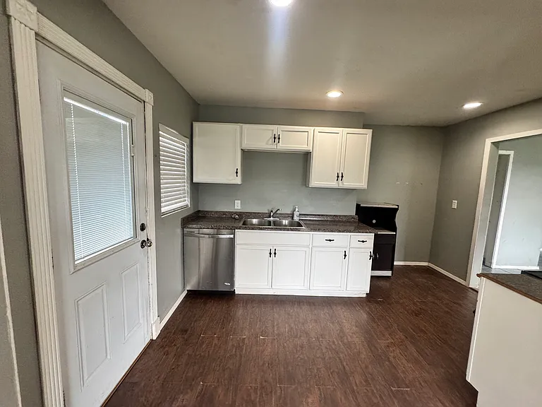 601 Laurel Dr — Photo 5