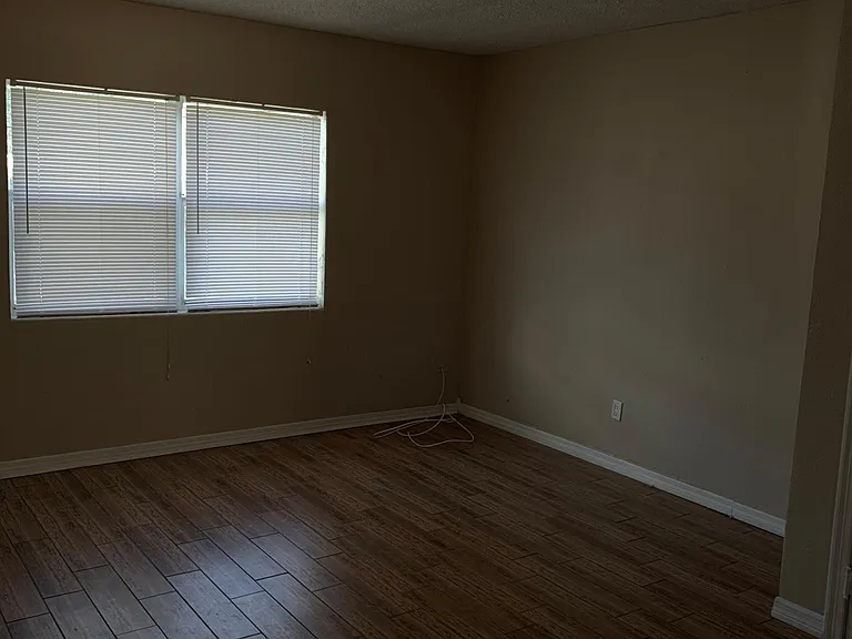 842 Luna St — Photo 3