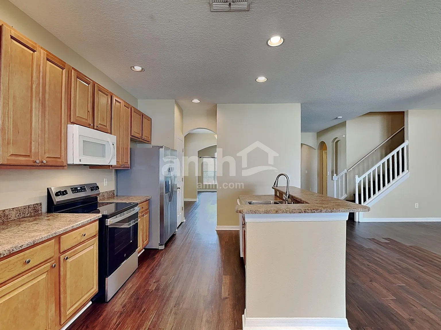 4 bed, 2.5 bath, 2340 sqft, $2,615 — Photo 3
