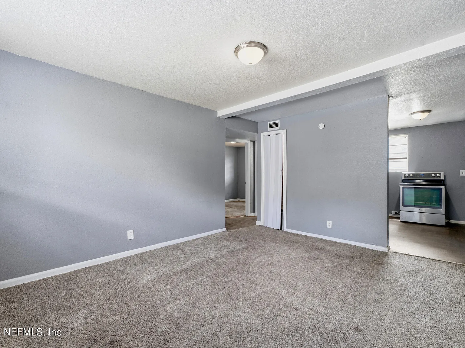 2 bed, 1.5 bath, 715 sqft, $1,100 — Photo 2