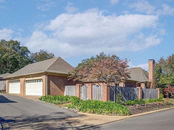 4th image of 345 Greenway Pl