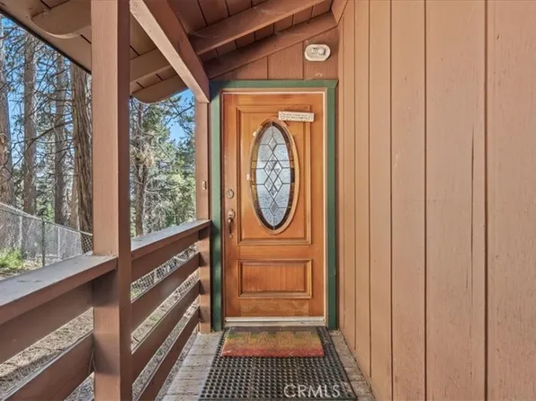 31347 Circle View Dr, Running Springs, CA 92382