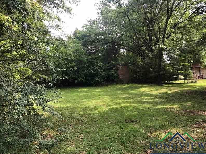 2nd image of 1215 Fairway Dr