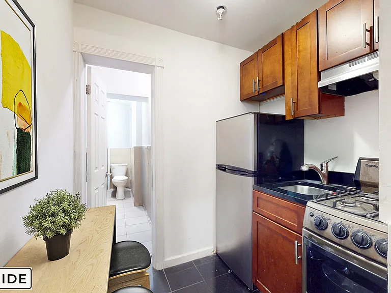 176 Thompson St #2B — Photo 3