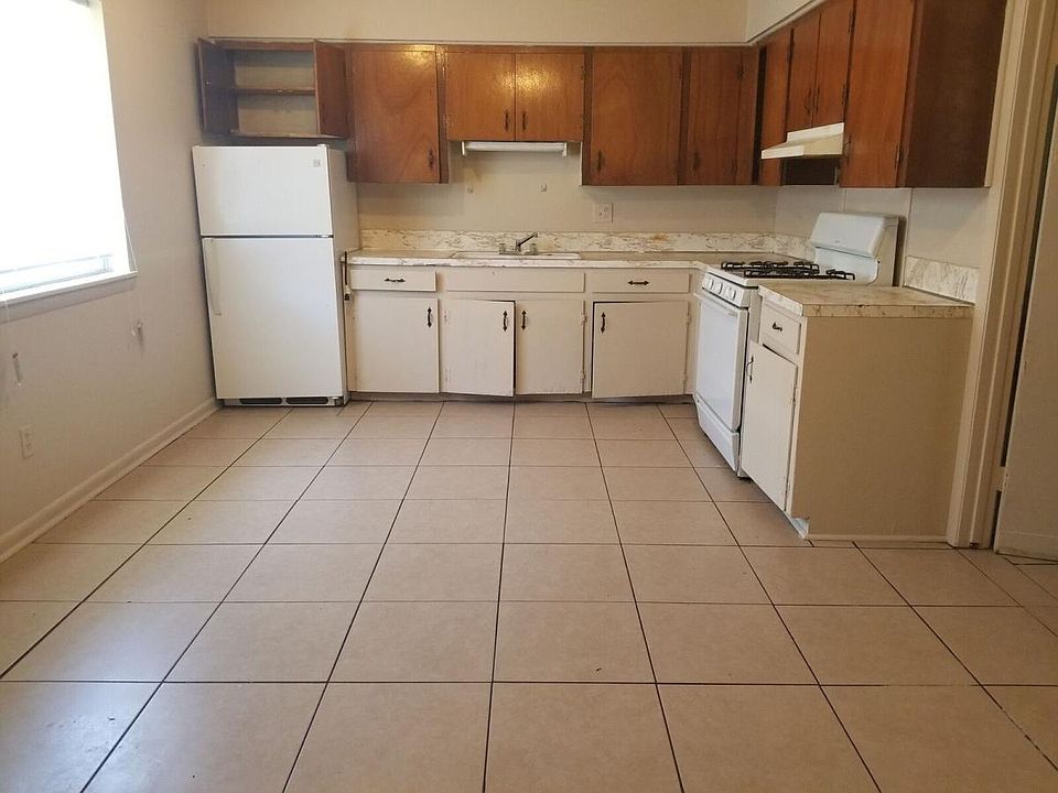 2nd image of 1309 Plummer Dr APT 17