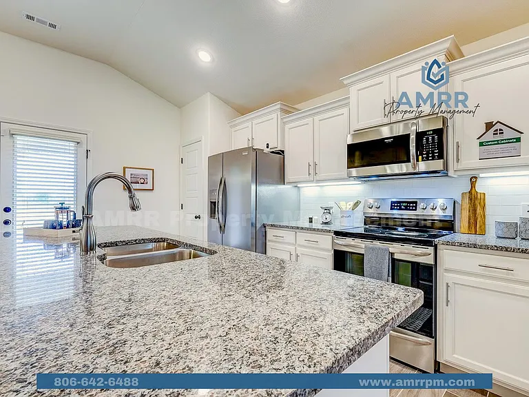 1718 Farmer St — Photo 9