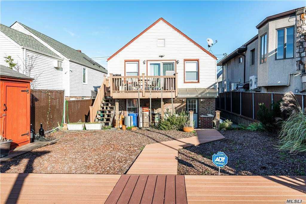 2 Bed 1 Bath Property, New York • 1,584 Sq Ft
