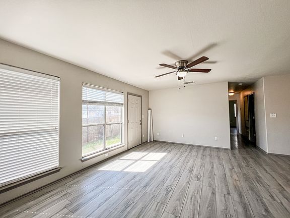 4th image of 130 Long Ln