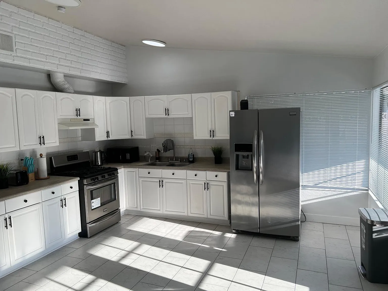 4 bed, 1418 sqft, $2,800 — Photo 4