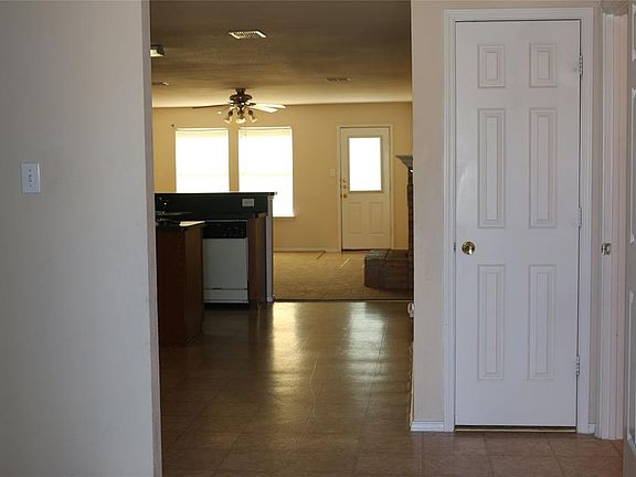 2nd image of 1065 Silver Spur Ln