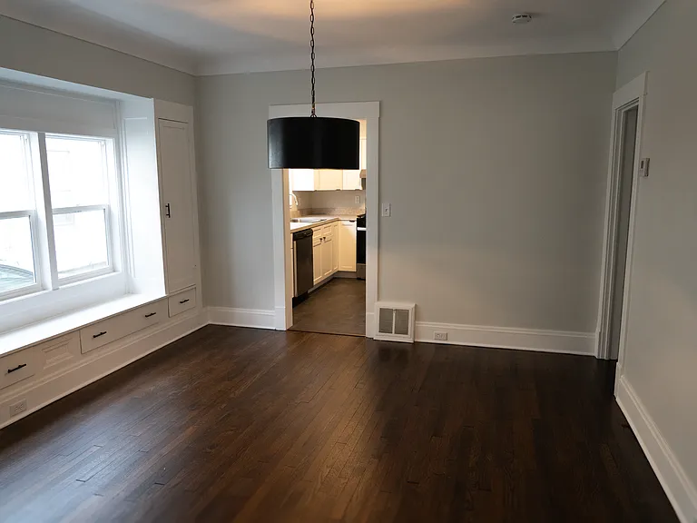 10122 Adelaide Ave — Photo 2
