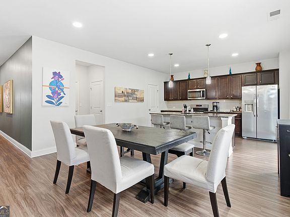 3rd image of 117 Park Chase Ln