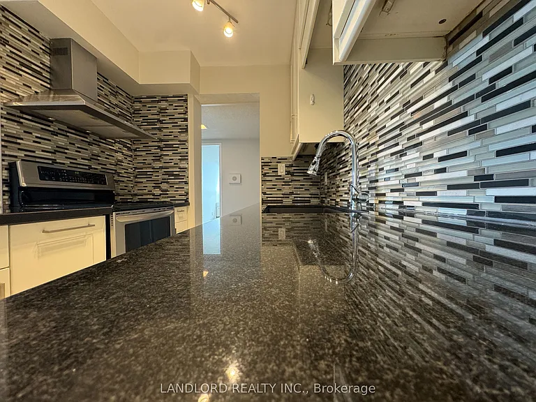 20 Speers Rd #1105 — Photo 5