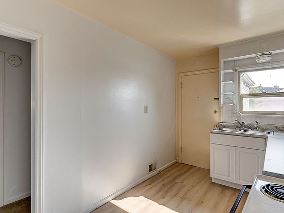 5th image of 1610 SE Pioneer Way APT 102