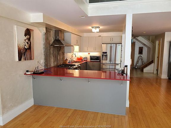 5th image of 2175 Wyandotte St E #108