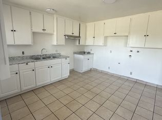 731 V St #8, Bakersfield, CA 93304