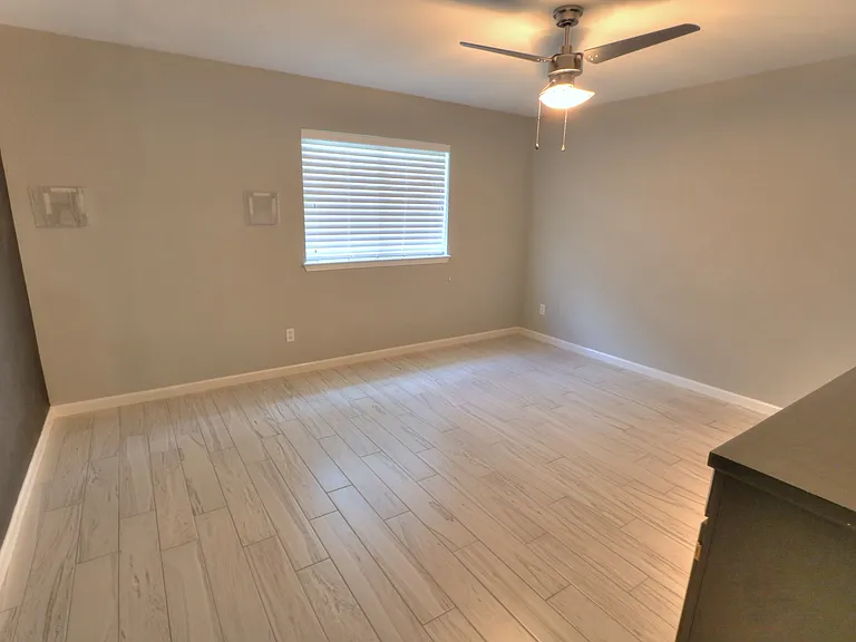 7714 Odessa Dr — Photo 31
