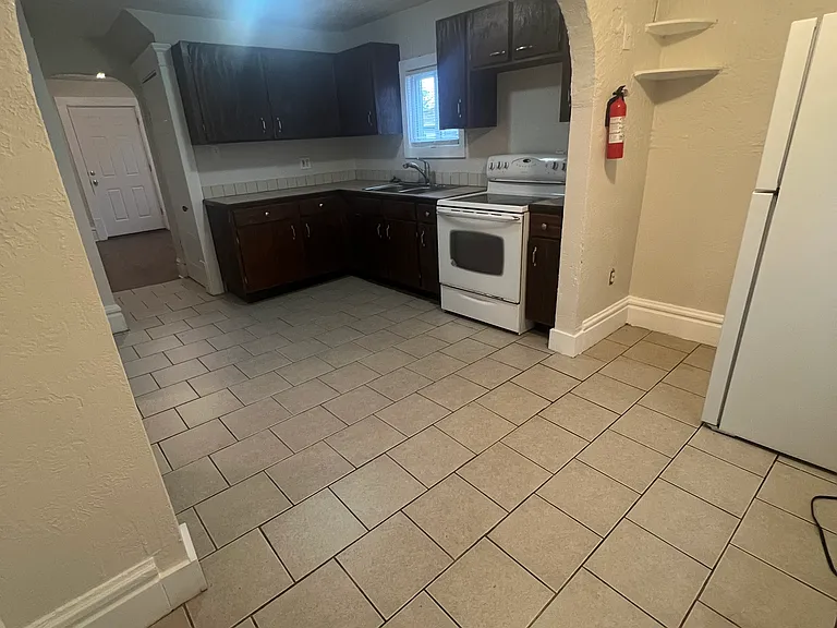 716 Grace Ave — Photo 7