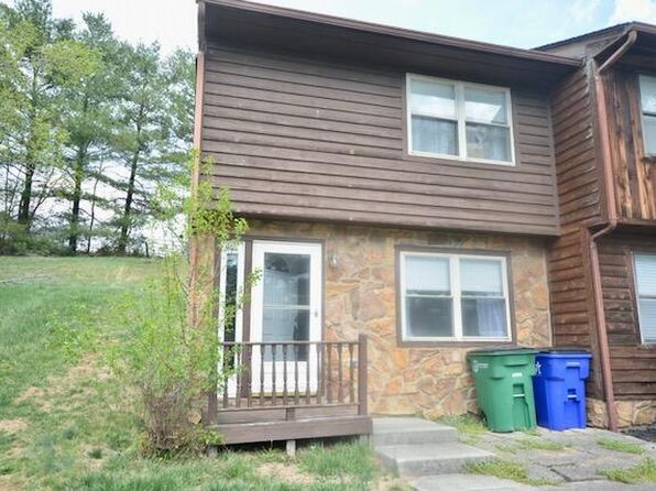 2590 Townhouse Dr SE, Christiansburg, VA 24073
