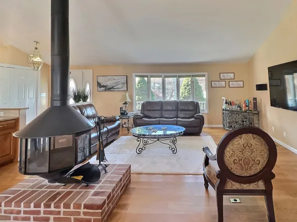 75 Eureka Ave, Stratford, CT 06614