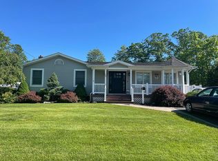 28 Craig Rd, Islip Terrace, NY 11752