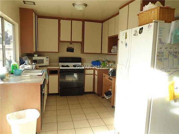 2nd image of 3061 Cornellia St