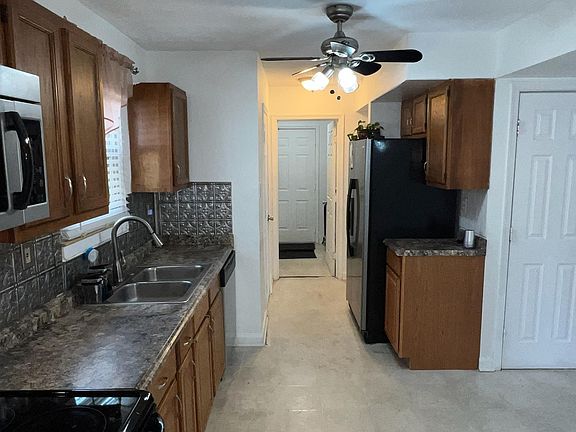 5th image of 3143 Zion St