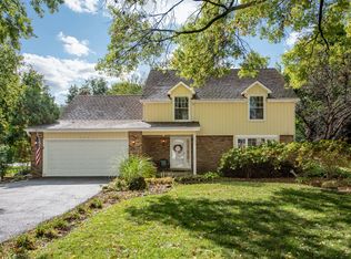 26W325 Menomini Dr, Wheaton, IL 60189