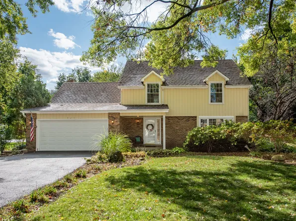 26W325 Menomini Dr, Wheaton, IL 60189