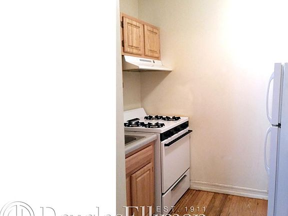 5th image of 166 W 133rd St #3