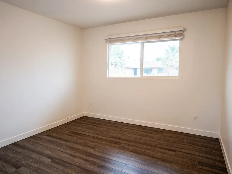 1728 E Laguna Dr — Photo 10