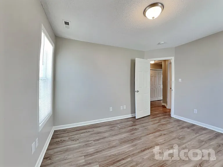 5169 Parkerwood Dr — Photo 10
