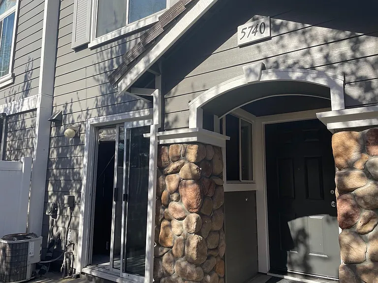 5740 Caprice Cmn — Photo 6