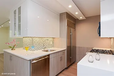 Rented by R New York