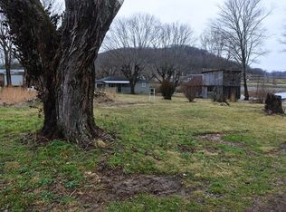 814 College St, Livingston, TN 38570