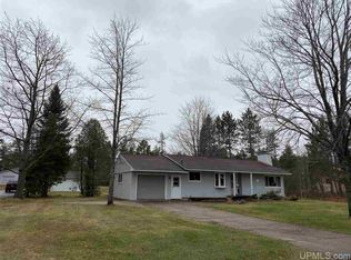 456 Lakewood Ln, Marquette, MI 49855