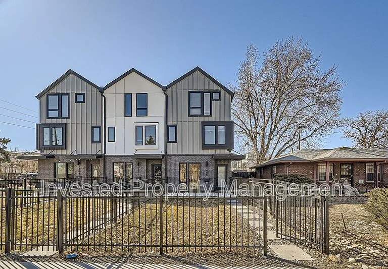 1405 N Yates St — Photo 2