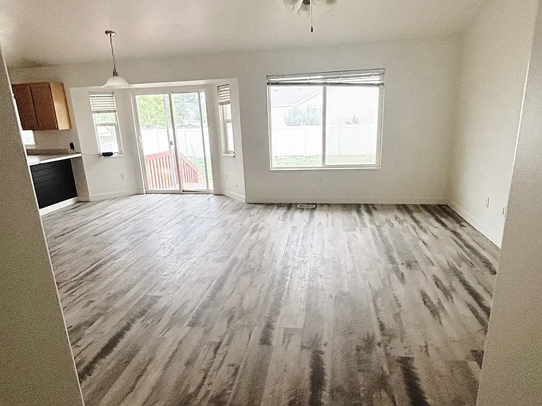 2158 E Shadow Dr — Photo 2
