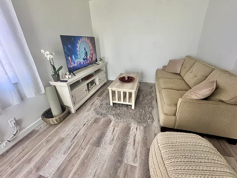 113 N Lakeside Dr #3 — Photo 3