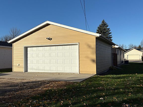 3rd image of 622 11th St N