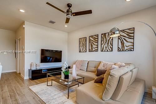 3rd image of 1016 SE 23rd Ave #0