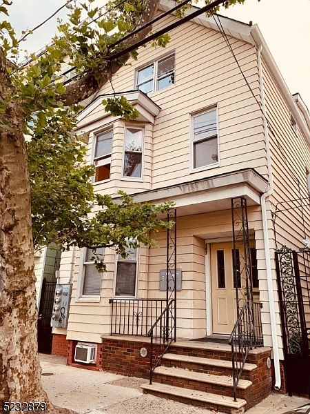 1st image of 167 Van Buren St