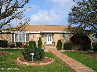 10 Grandview Dr, Hughestown, PA 18640