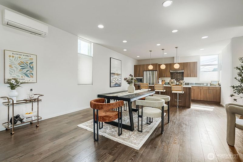 4th image of 4224 6th Avenue NW