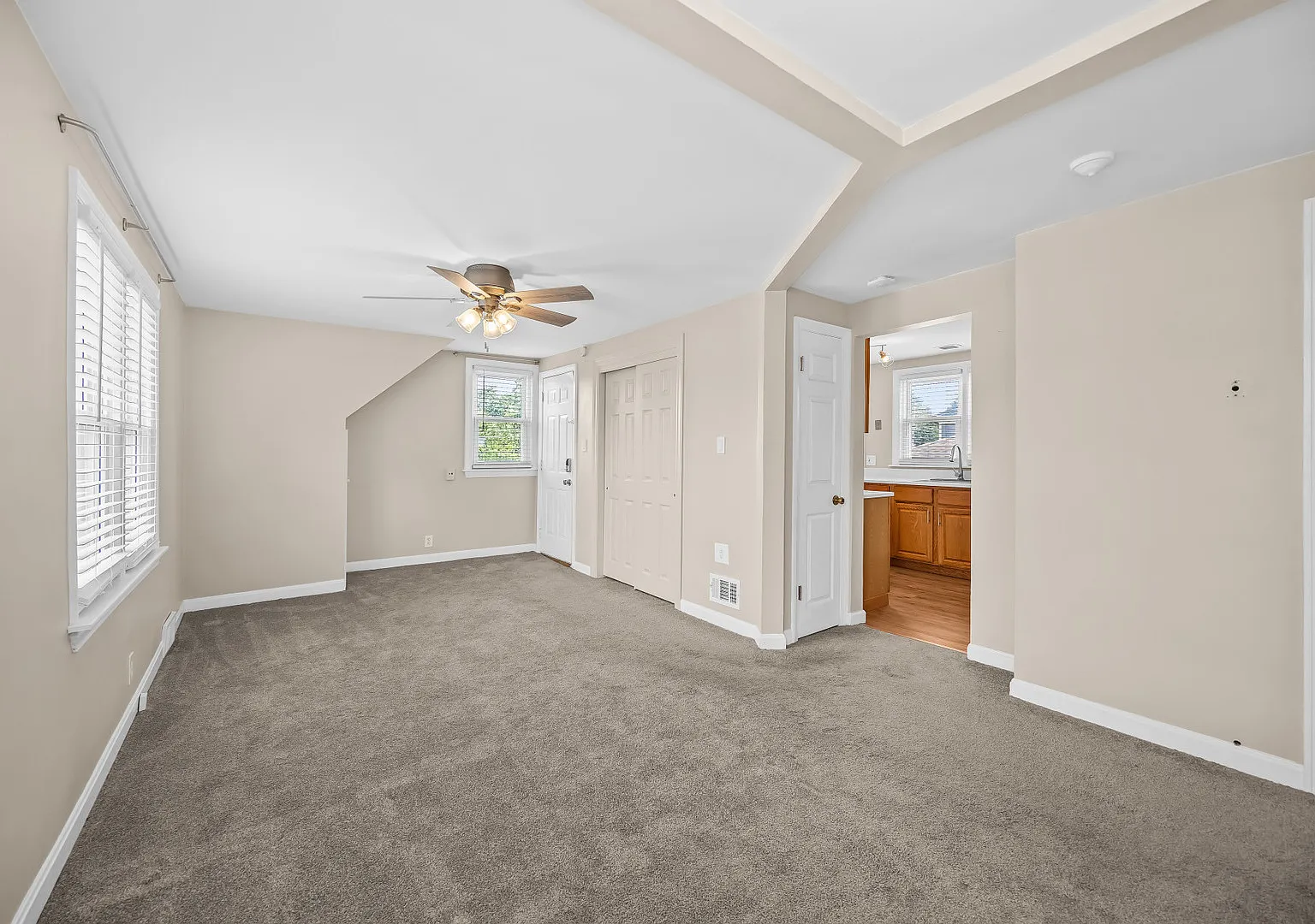 2 bed, 886 sqft, $2,250 — Photo 2