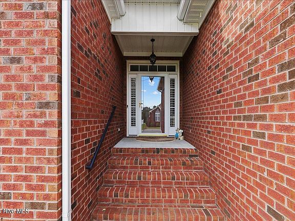 4th image of 104 Commonsgate Drive