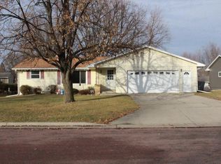 1436 Indian Hill Rd, Worthington, MN 56187