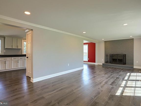 5th image of 2913 Whiteford Rd
